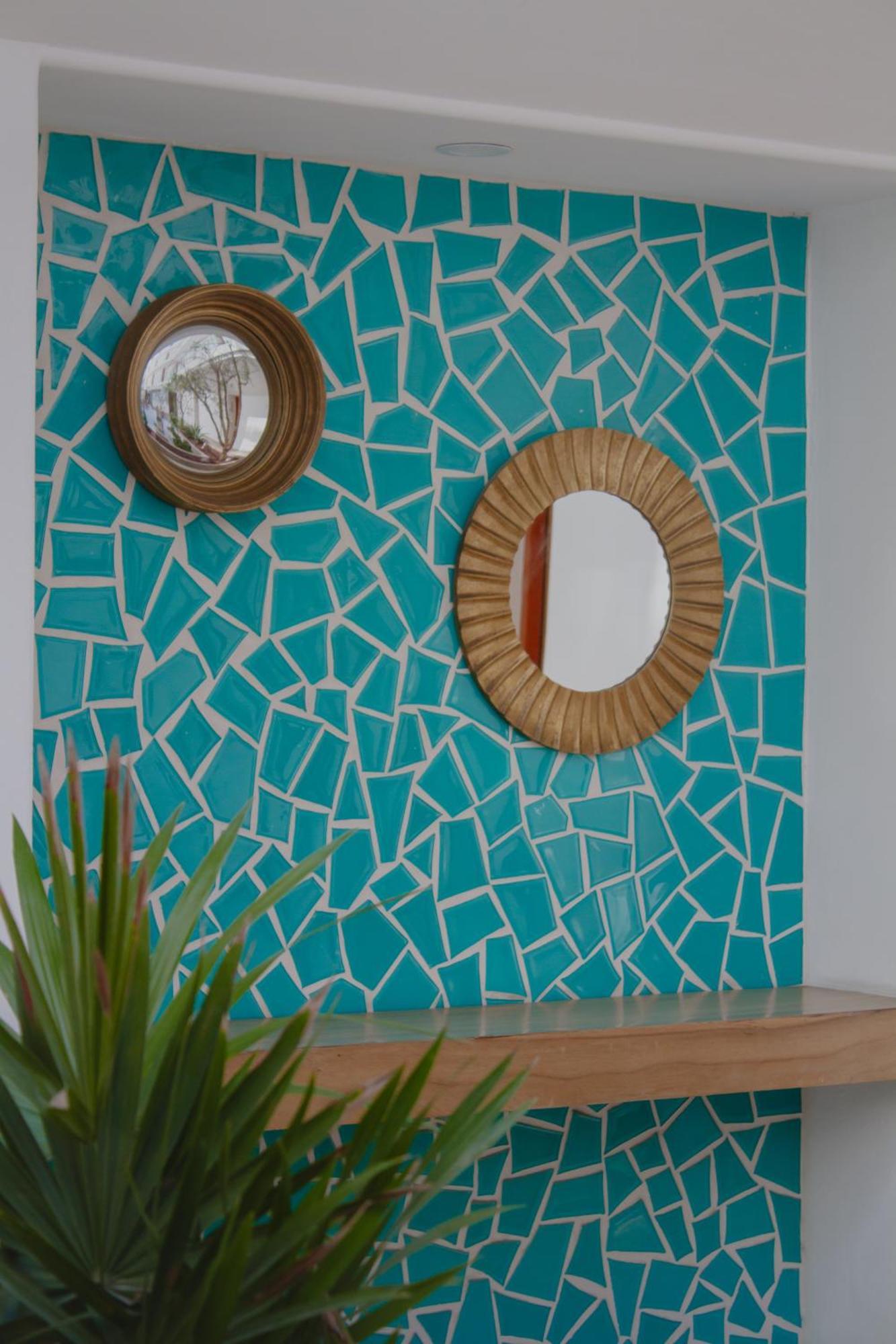 Hotel Catedral La Paz Exterior photo A wall decorated with ceramic tiles