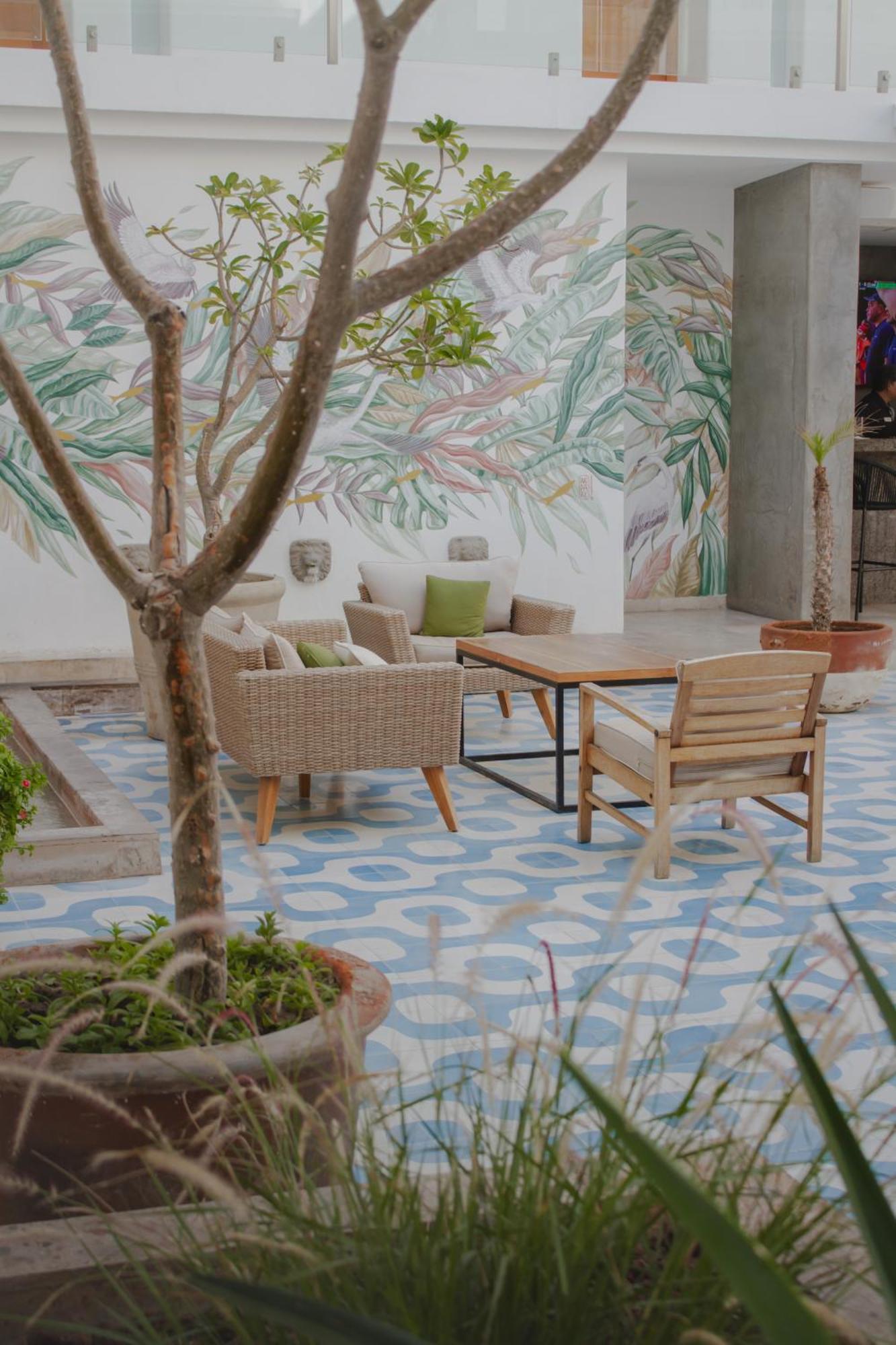 Hotel Catedral La Paz Exterior photo A patio in a home