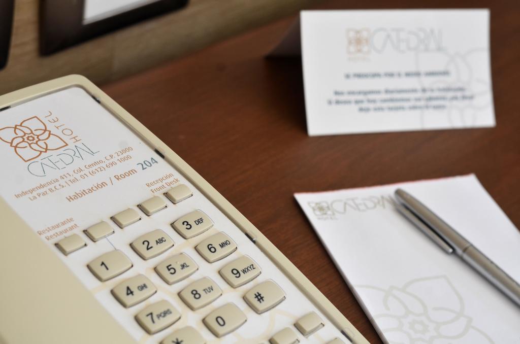 Hotel Catedral La Paz Exterior photo A telephone with a business card