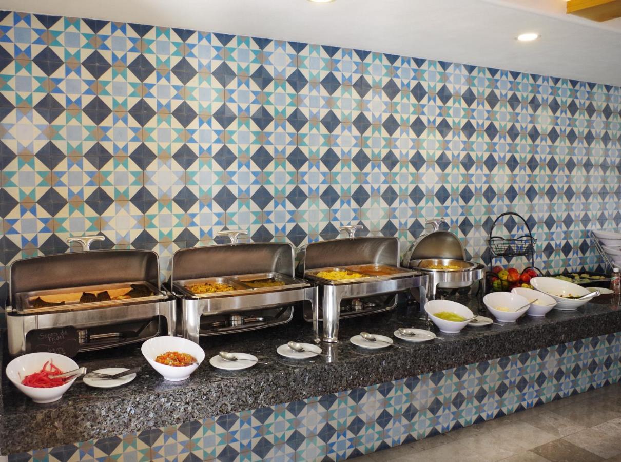 Hotel Catedral La Paz Exterior photo A buffet at a hotel